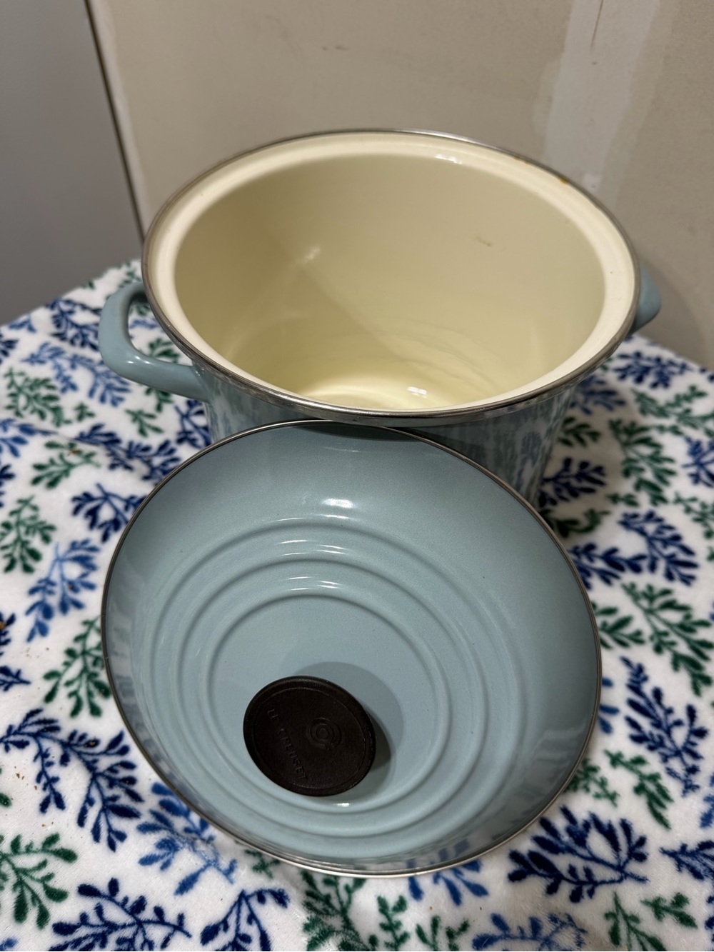 Le Creuset Sea Salt Blue Enamel Stockpot with Lid - Classic Kitchen Cookware